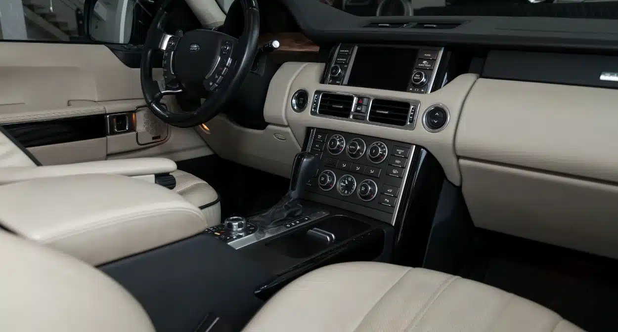 Land Rover Creature Comforts and Interior Land Rover Creature Comforts and Interior
