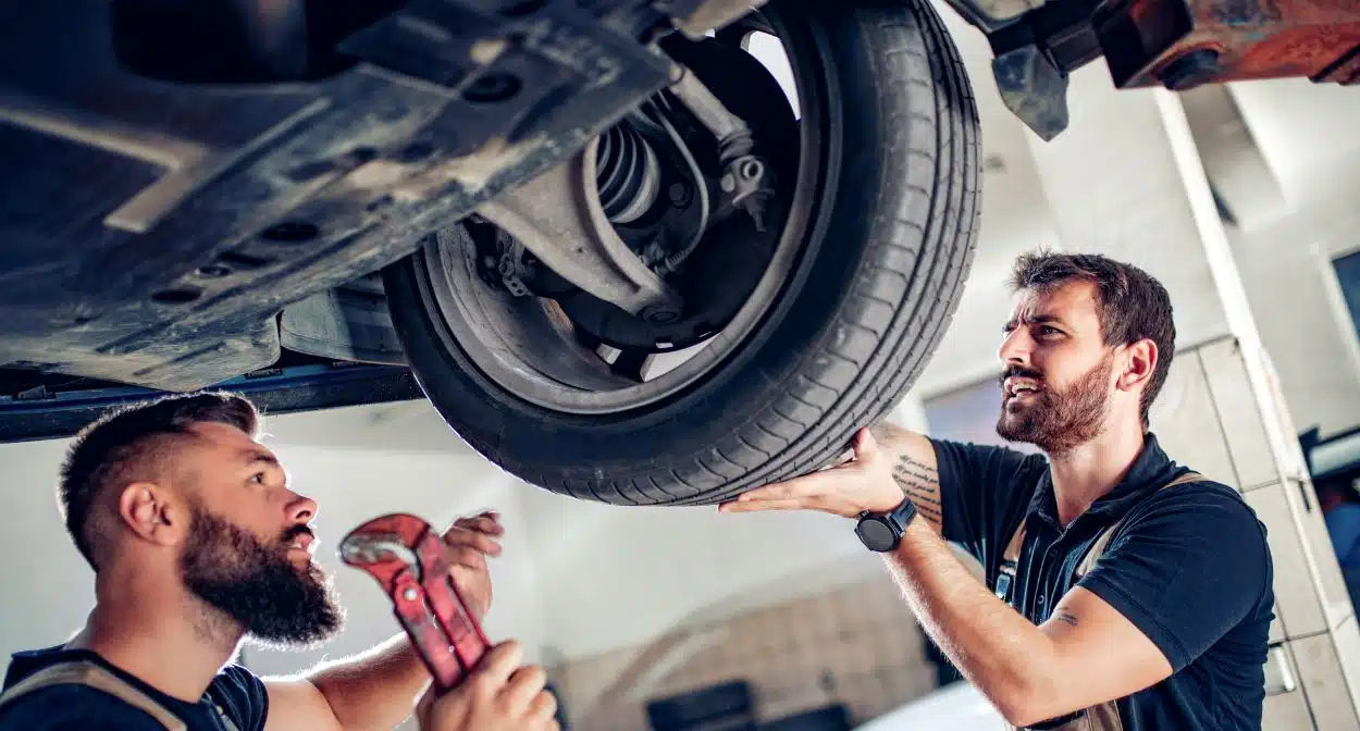 Specialized Repair Centers vs General Technicians Specialized Repair Centers vs General Technicians